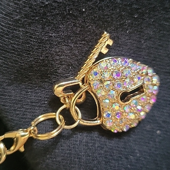 Goldtone Key 2 my heart necklace with pendant - Picture 3 of 10